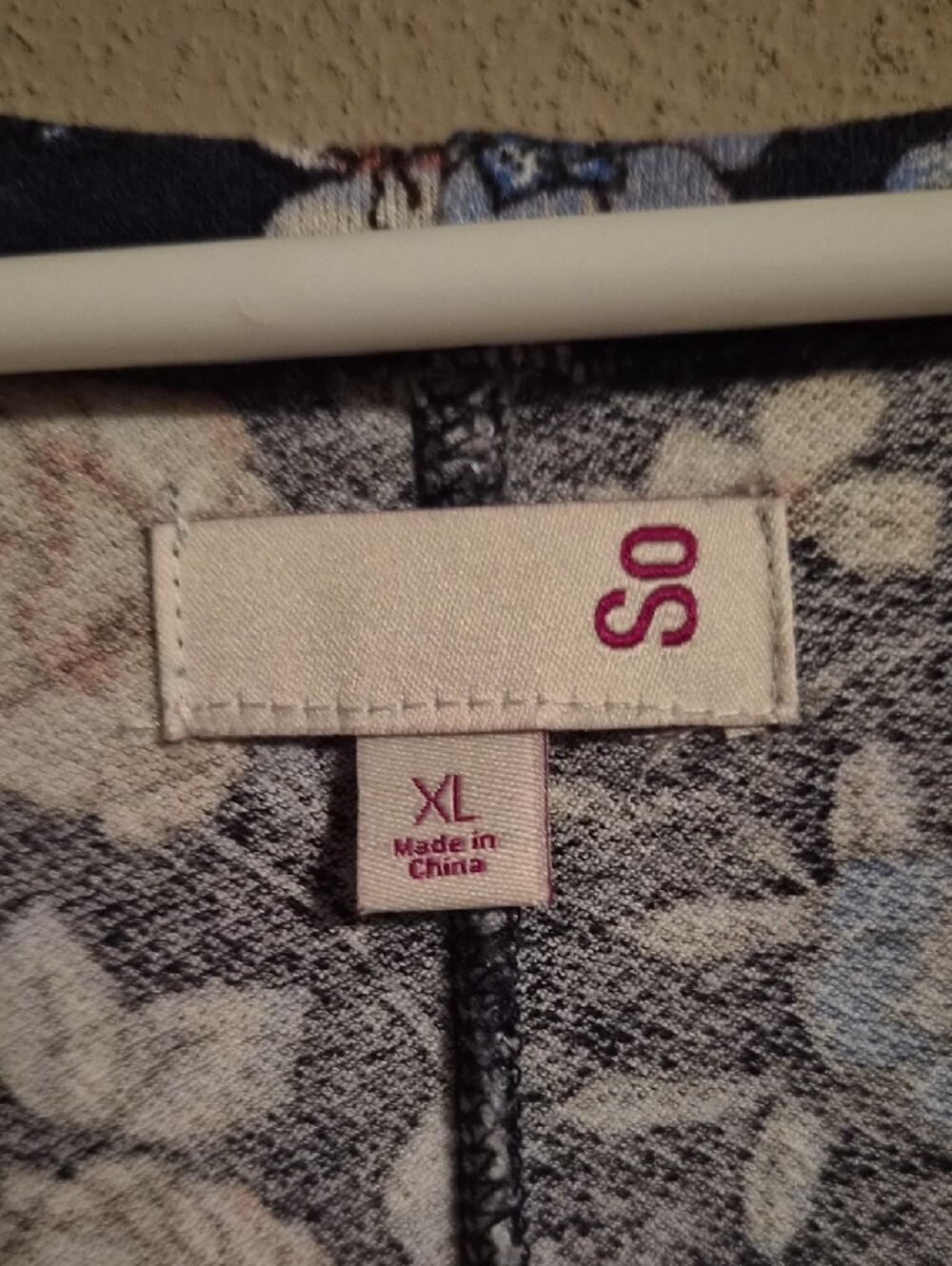 SO Navy Floral V-Neck Spaghetti Strap Camisole - Picture 2 of 3